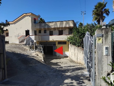 Foto Magazzino in Località Defensola, Vieste di 200 m² con 3 locali