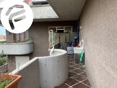 Foto Appartamento in Viale Roma 77, Massa Centro di 240 m² con 6 locali