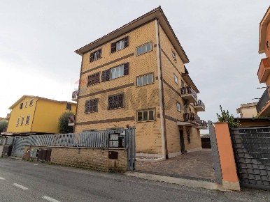 Foto Appartamento in Via Licata 19, Roma Borghesiana di 145 m² con 4 locali