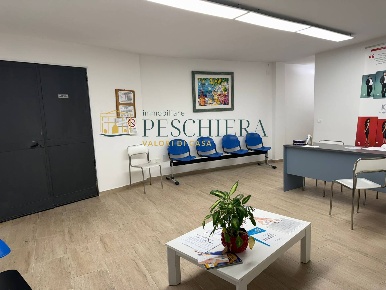 Foto Ufficio in Via Giuseppe Verdi 13, Peschiera del Garda Centro di 100 m²