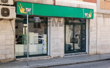 Foto Negozio in via Boiardo 45, Cagliari Genneruxi di 164 m² con 1 locali
