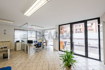 Foto Ufficio in VIA ARCIPRETE ROTA 26/28, Lallio di 78 m² con 2 locali