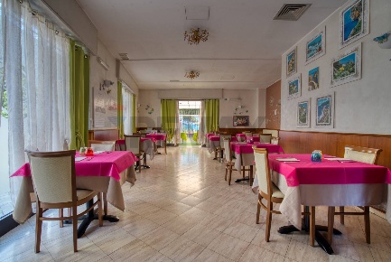 Foto Hotel in Via Nizzolina 22/24, Castellanza di 400 m² in vendita