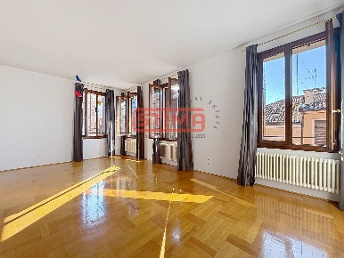 Foto Attico a Treviso di 135 m² con 5 locali in affitto