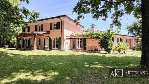 Foto Villa unifamiliare in Via Sant'Isidoro, Bogogno Centro di 400 m²
