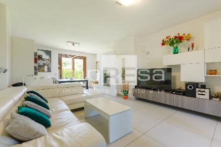 Foto Case semi ndipendenti in Viale Europa Unita, Fontanafredda di 265 m²