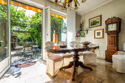 Foto Villa unifamiliare in Giuseppe Garibaldi, Rescaldina di 350 m²
