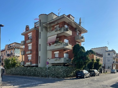Foto Duplex in Via Lazio 32, Aprilia Semicentro di 200 m² con 7 locali