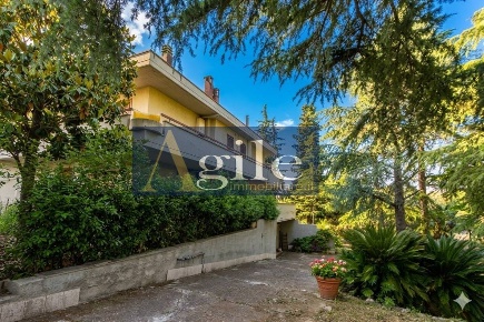 Foto Villa a schiera in via dei peschi, Ascoli Piceno di 433 m² in vendita