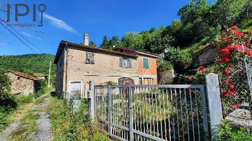 Foto Rustico in località carretto, Cairo Montenotte di 200 m² con 10 locali
