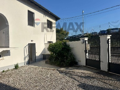 Foto Appartamento in VIA IV NOVEMBRE 8, Somma Lombardo Centro di 70 m²