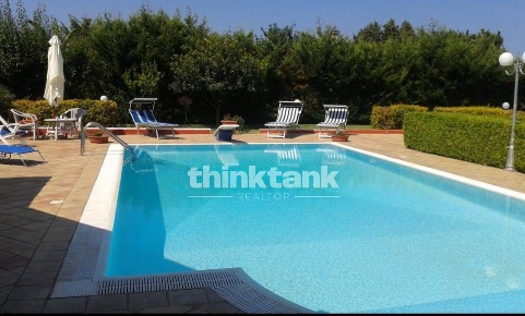 Foto Villa unifamiliare in Via Elorina, Siracusa di 250 m² con 6 locali