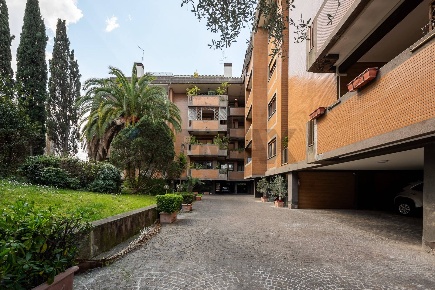 Foto Appartamento in Via Della Camilluccia 143, Roma di 221 m² con 6 locali