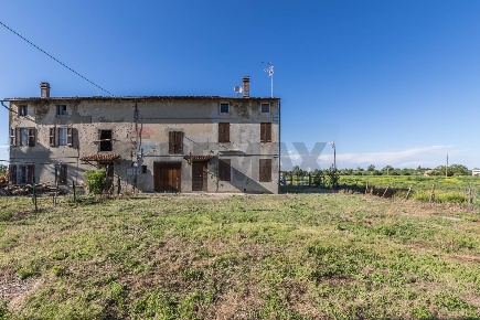 Foto Casa indipendente in Strada della Cisa 78, Brescello Centro di 162 m²