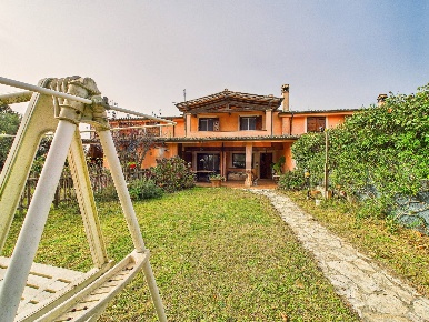 Foto Villa a schiera in VIA TERRE DI BETTONA 6, Formello di 110 m²