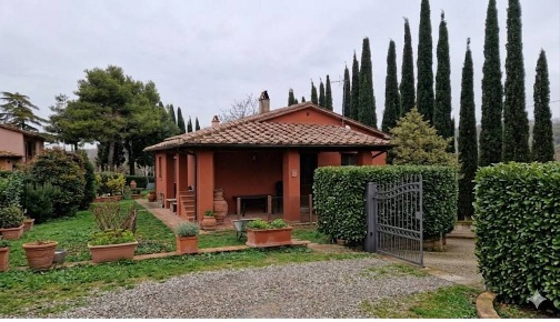 Foto Appartamento in Bivio snc, Scansano di 100 m² con 5 locali in vendita