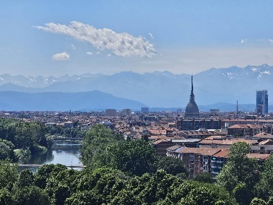 Foto Villa unifamiliare in strada del Bellardo 32, Torino di 500 m²