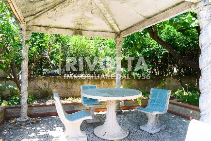 Foto Villa unifamiliare in Via Dei Lanfranchi, Roma di 190 m² con 4 locali