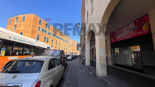 Foto Negozio in via belzoni 10, Padova Portello - Ospedali di 48 m²