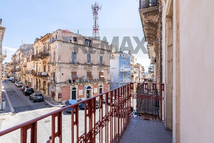 Foto Casa indipendente in Via Ippari 4, Ragusa Centro di 176 m² in vendita
