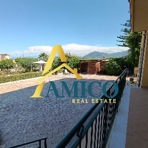 Foto Appartamento in Via De Spuches, Bagheria Centro di 150 m² con 5 locali