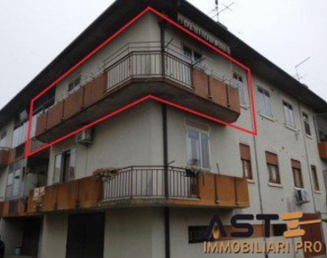Foto Appartamento in Via Torino, Lonigo Centro di 109 m² con 5 locali