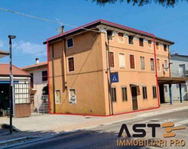 Foto Villa unifamiliare in Via Roma, Bolzano Vicentino Centro di 191 m²
