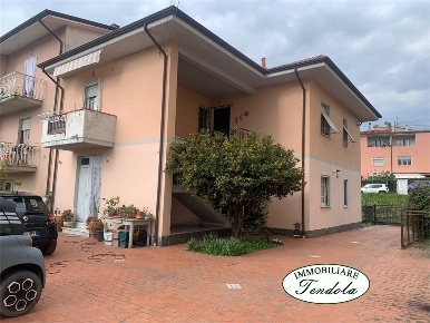 Foto Case semi ndipendenti a Ameglia di 200 m² con 8 locali in vendita