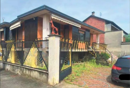 Foto Villa unifamiliare a Montanaro di 169 m² con 5 locali in vendita