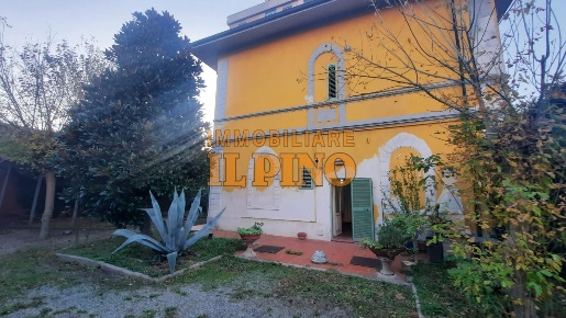 Foto Appartamento a Calcinaia Fornacette di 130 m² con 5 locali in vendita