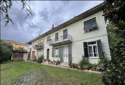 Foto Appartamento a Castellamonte Centro di 115 m² con 5 locali in vendita