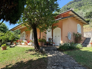 Foto Villa unifamiliare a Massa Mirteto di 142 m² con 4 locali in vendita