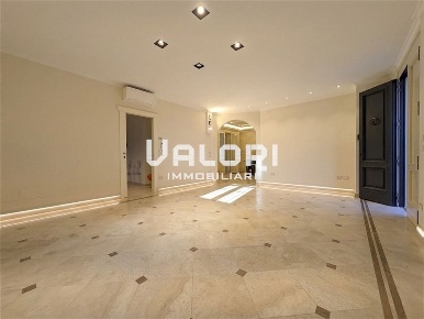 Foto Villa a schiera in Via Firenze, Faenza di 508 m² con 4 locali