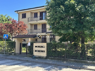 Foto Appartamento in via giorgio la pira, Besana in Brianza Centro di 90 m²
