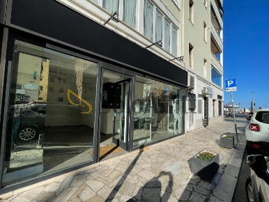 Foto Locale commerciale in via Pollastrini, Anzio Centro Storico di 25 m²