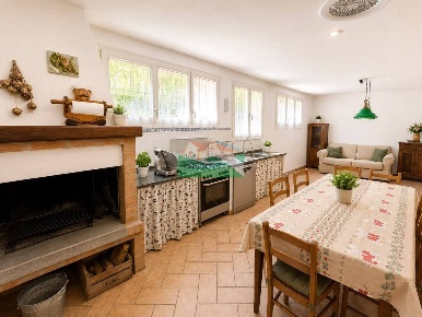 Foto Villa bifamiliare in Via Giulio Morelli, Ravenna San Biagio di 330 m²