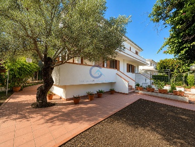 Foto Villa bifamiliare in Via dei Marinai 79, Montauro di 190 m² in vendita