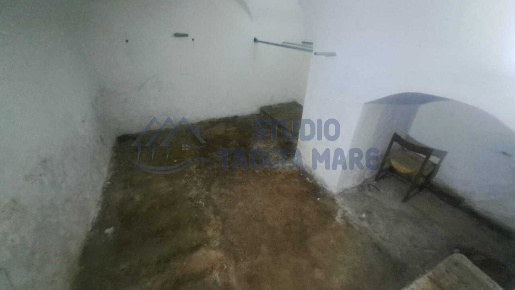 Foto Magazzino in Via Quinto Marzio, Badalucco Centro di 30 m² con 1 locali