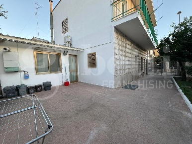 Foto Villa bifamiliare in DELL'OLIVO, Bari Palese di 150 m² con 6 locali