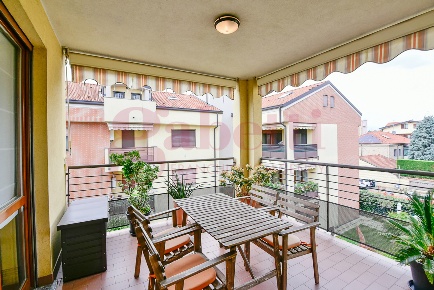 Foto Duplex in Via Parini 42, Carugo Centro di 135 m² con 3 locali