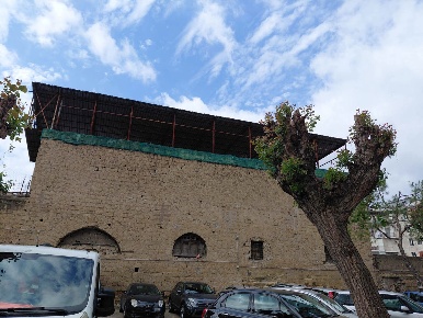 Foto Capannone industriale in Vico delle Sbreglie 18, Napoli di 1800 m²