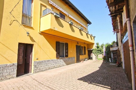 Foto Appartamento in Vicolo Piave 54, Misinto Centro di 149 m² con 4 locali