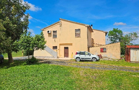 Foto Rustico a Santa Luce di 450 m² con 12 locali in vendita