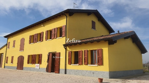Foto Villa unifamiliare a Rolo di 320 m² con 6 locali in vendita
