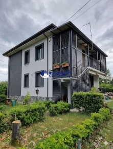 Foto Appartamento a Massa Ronchi - Poveromo di 125 m² con 6 locali