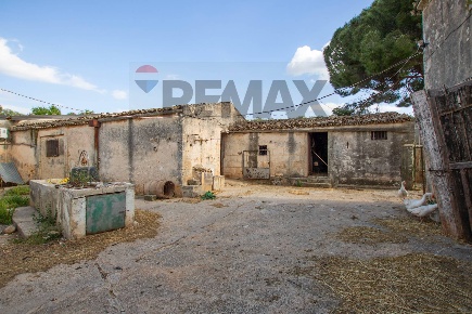 Foto Rustico in via per Canicattini 250, Canicattini Bagni di 400 m²