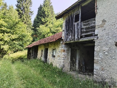 Foto Chalet in Loc. Confos, Borgo Valbelluna di 220 m² con 9 locali