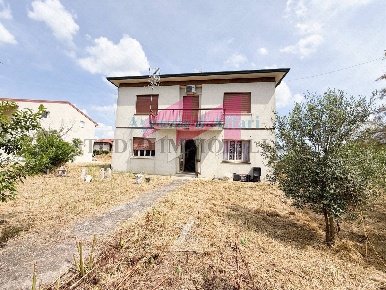 Foto Casa indipendente in Via Pio 2, Castelmassa di 263 m² con 8 locali