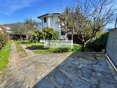 Foto Villa unifamiliare in Via Traversagna, Pietrasanta di 180 m²