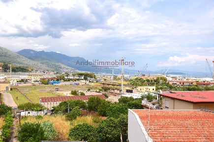 Foto Appartamento in Via Sant'Agostino 99, Gaeta di 85 m² con 4 locali